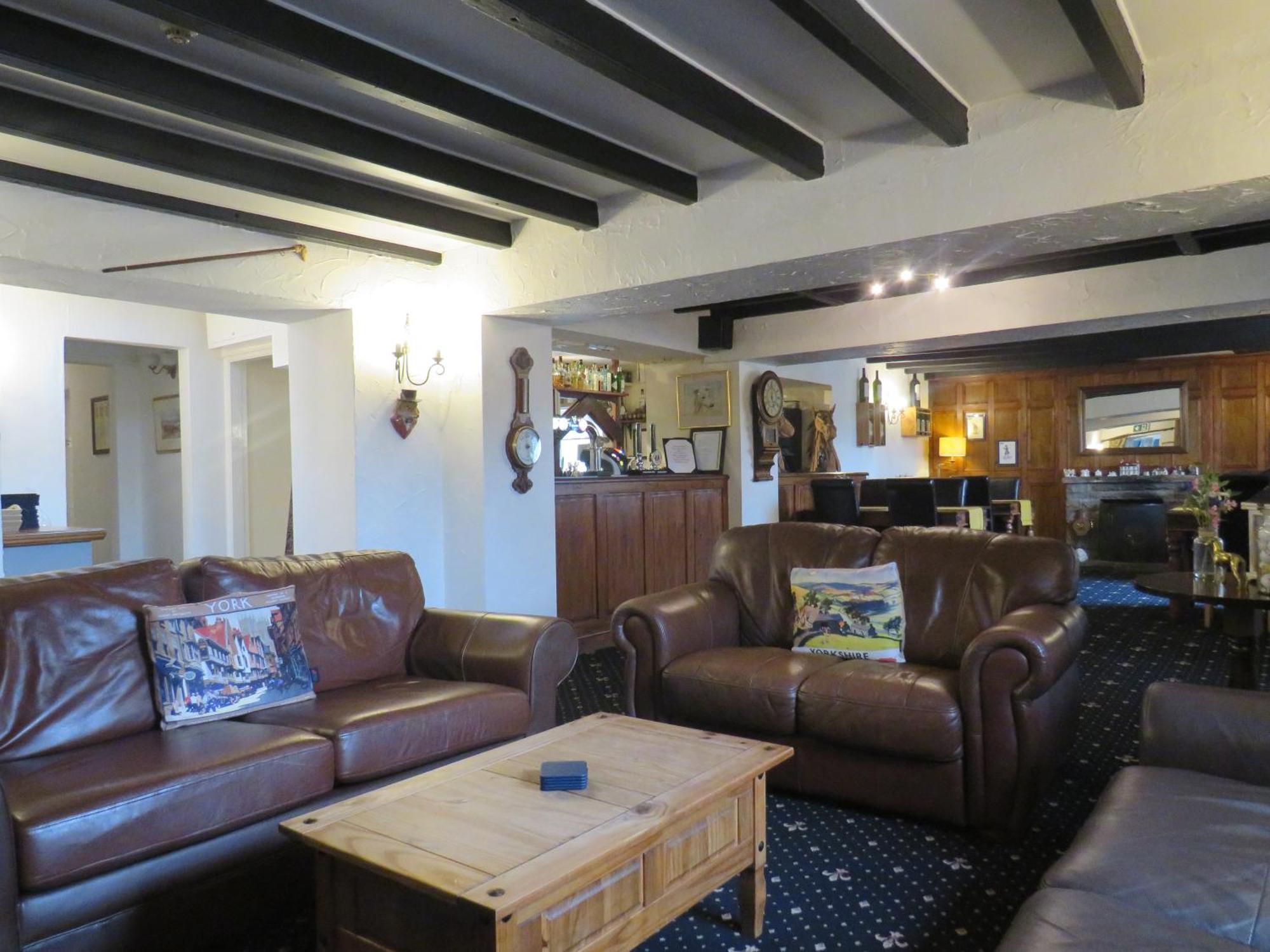Ganton Greyhound Inn ภายนอก รูปภาพ
